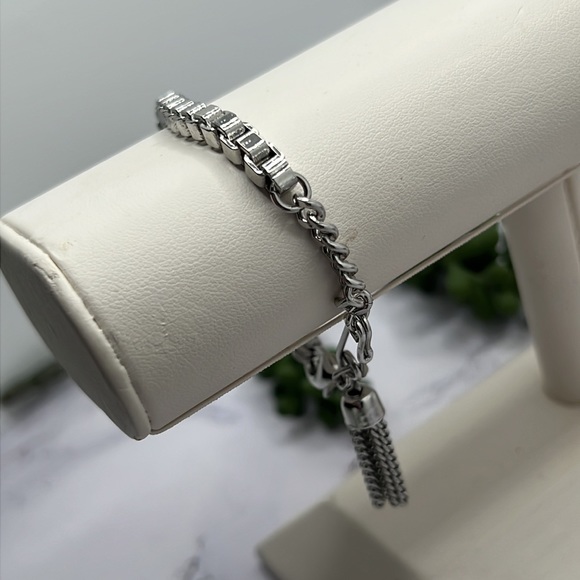 NWT French Connection Silver Tassel Safety Pin Bracelet. - Picture 5 of 6